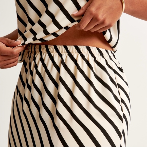 Faux silk maxi skirt - Picture 2 of 6